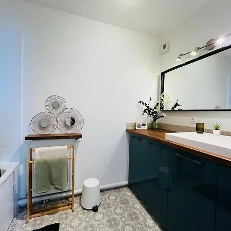Casa - 3 - Parking - Balcon Apartament *